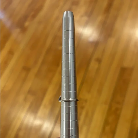 Delicate 14k Gold Twist Ring with Ruby-Red Stone - Picture 6 of 12